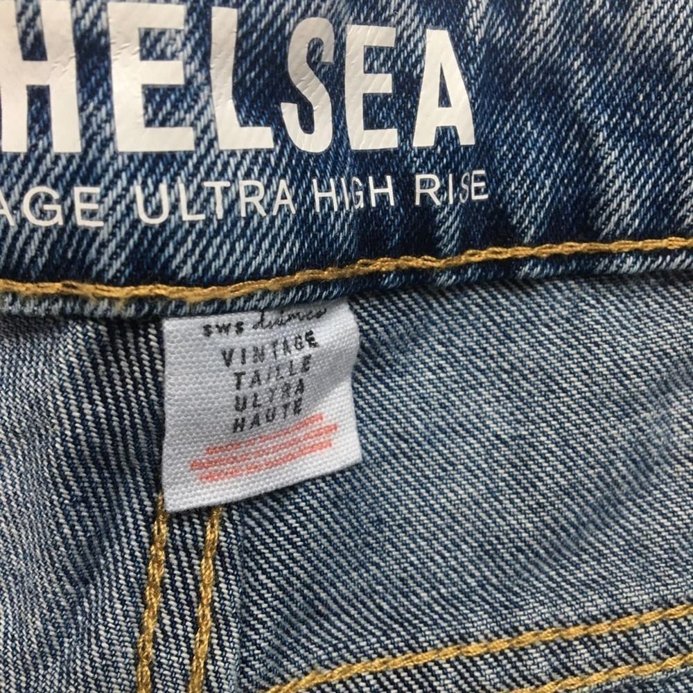 Chelsea Ultra High-Rise Acid Wash Raw Hem Jean Shorts 7 Junior's Charlotte Russe - Picture 8 of 12